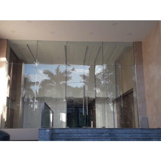 Công trình vách kính & cửa kính cường lực căn hộ – Giải pháp hiện đại từ Nhôm kính Lộc Phát