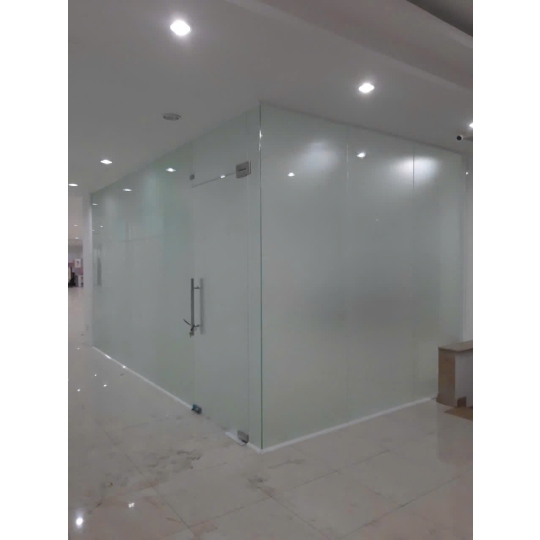 Công trình vách kính & cửa kính cường lực căn hộ – Giải pháp hiện đại từ Nhôm kính Lộc Phát