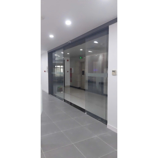 Công trình vách kính & cửa kính cường lực căn hộ – Giải pháp hiện đại từ Nhôm kính Lộc Phát