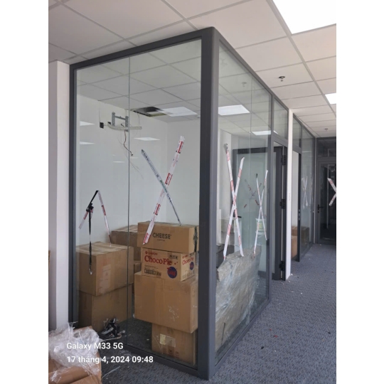 Công trình vách kính & cửa kính cường lực căn hộ – Giải pháp hiện đại từ Nhôm kính Lộc Phát