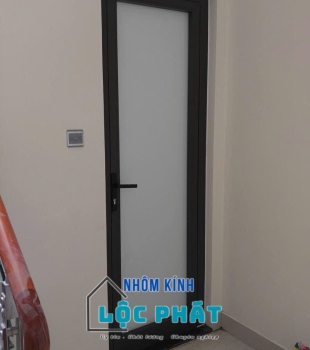 Cửa đi mở quay 1 cánh - Lộc Phát 0001