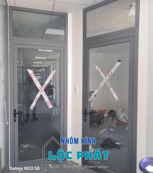 Cửa đi mở quay 1 cánh - Lộc Phát 0002