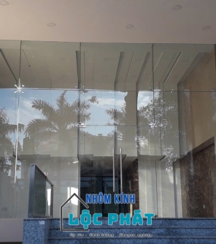 Cửa kính cường lực 02
