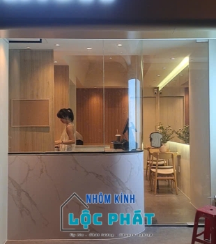 Cửa kính cường lực 12