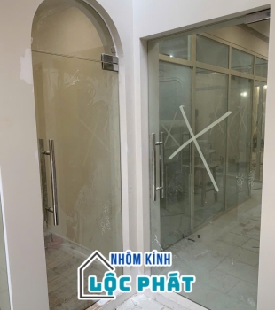 Cửa mở lề sàn 008
