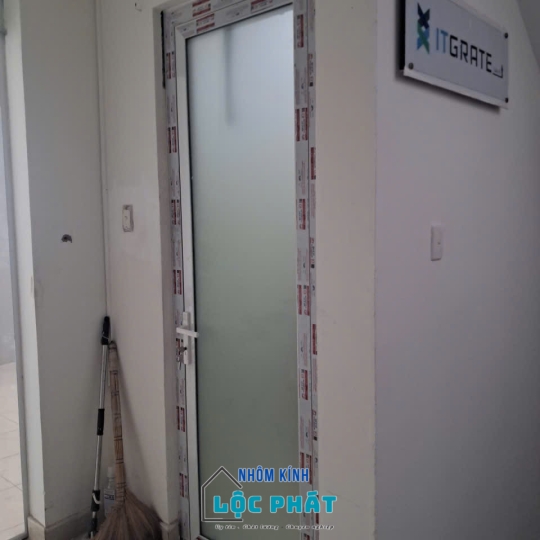 Cửa đi mở quay 1 cánh - Lộc Phát 0003