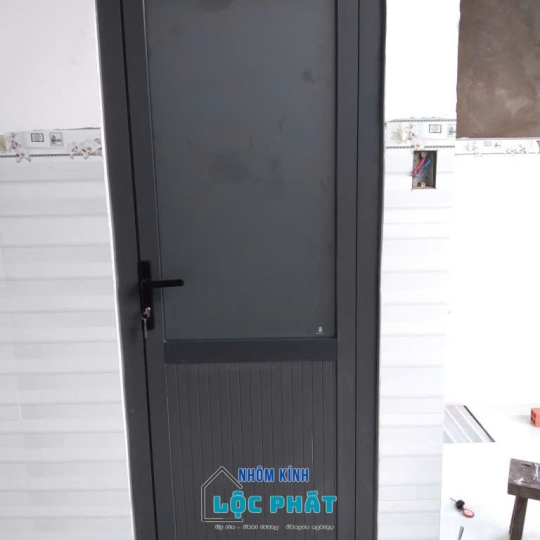 Cửa đi mở quay 1 cánh - Lộc Phát 0005