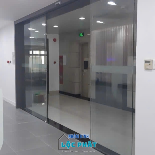 Cửa kính cường lực 5