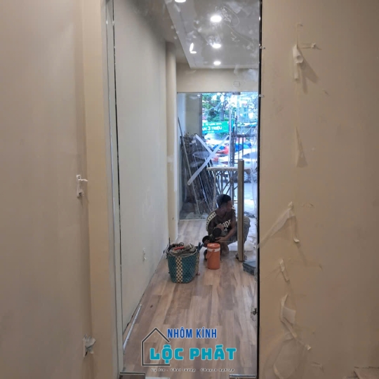 Cửa mở lề sàn 007