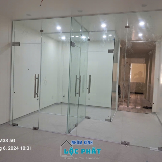 Cửa mở lề sàn 006