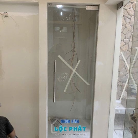 Cửa mở lề sàn 005