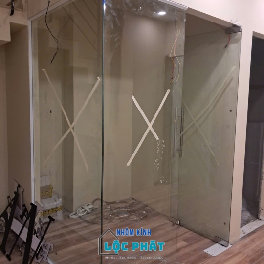 Cửa mở lề sàn 004