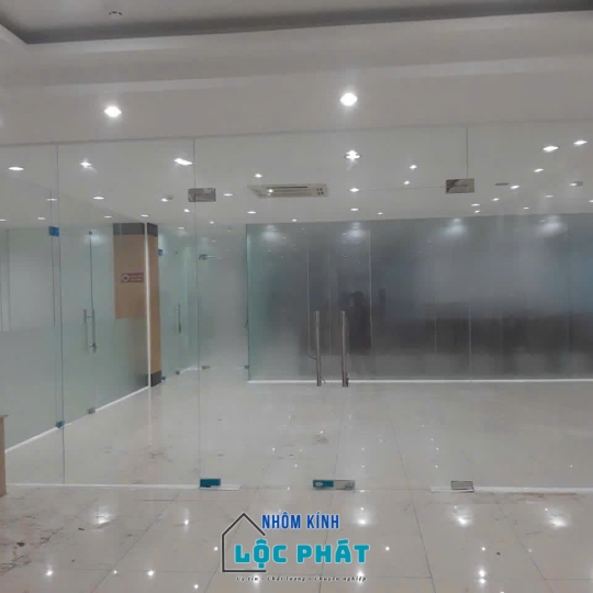 Cửa mở lề sàn 003