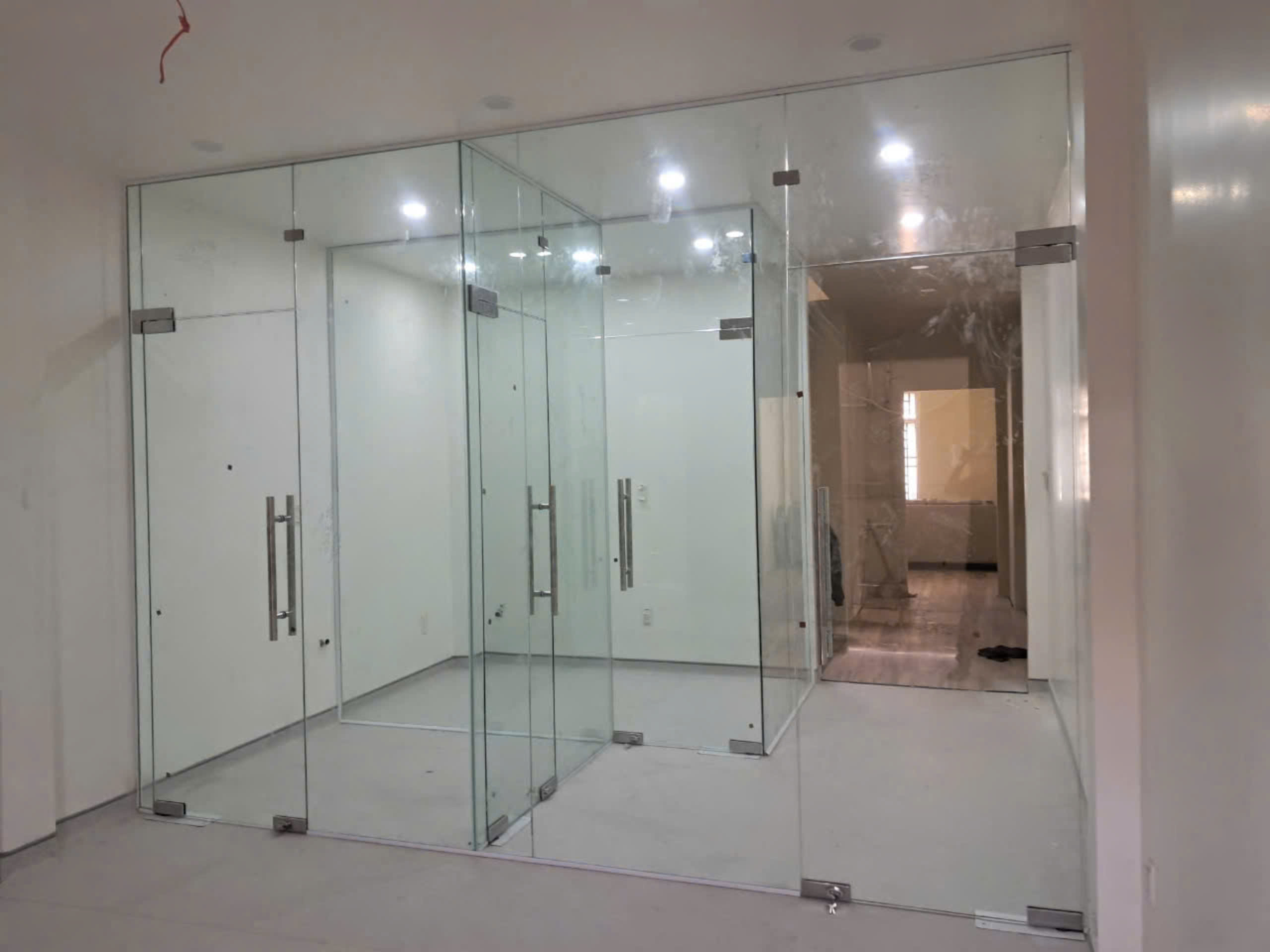 Vách Kính Cường Lực